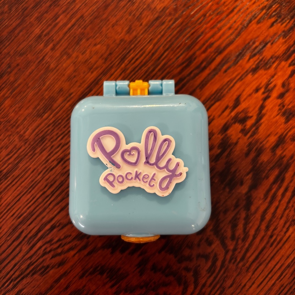 Polly Pocket Pet Center Compact Playset, as pictured